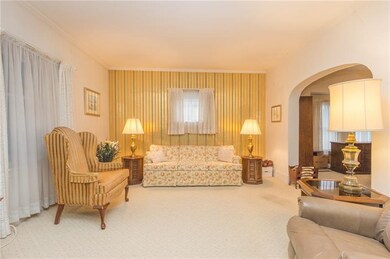Large, Comfortable Living Room