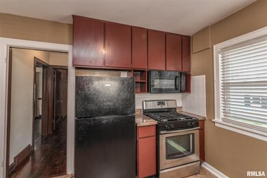 2547 5th St, Moline, IL 61265 - photo 7