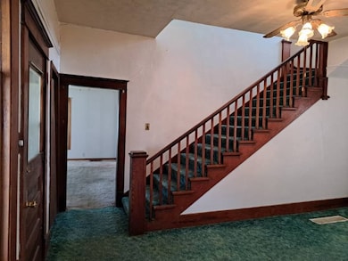 527 Shelton St, Chadron, NE 69337 - photo 2