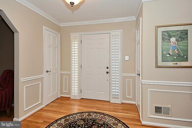 13136 Rounding Run Cir, Herndon, VA 20171 - photo 3