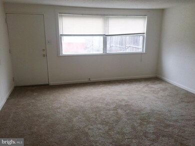 921 Catawba Ct, Halethorpe, MD 21227 - photo 4