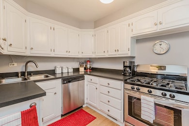 1119 Manchester Rd, Wheaton, IL 60187 - photo 3