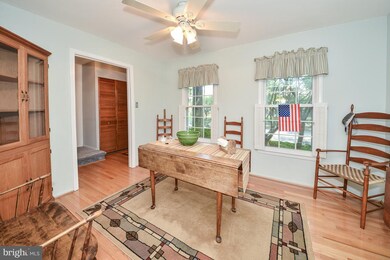 2403 Alsop Ct, Reston, VA 20191 - photo 4