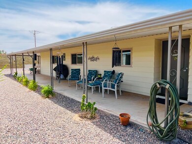 SIDE PATIO