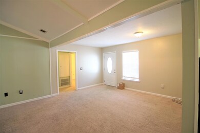 Living Room/Entry
