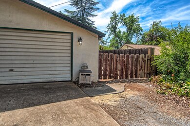 2235 Belladonna St, Redding, CA 96002 - photo 6