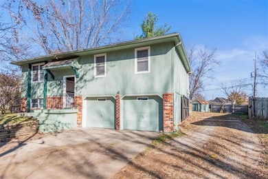 305 Concord Cir, Grain Valley, MO 64029 - photo 3