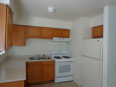 4369 Cy Cliffview Cir unit 4, Las Vegas, NV 89121 - photo 2