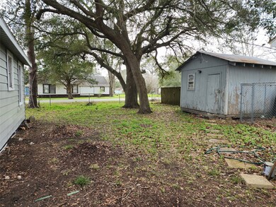 2220 Norvell Ave, Bay City, TX 77414 - photo 3