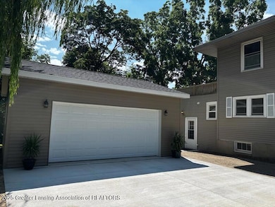 204 N Whittemore St, Saint Johns, MI 48879 - photo 3