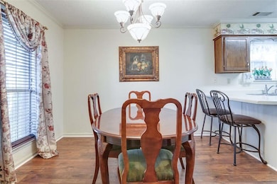 Nice dining area plus the breakfast bar has additi