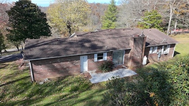 1346 W Chilhowie St, Marion, VA 24354 - photo 5