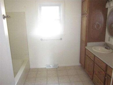 7 Anthony St, Methuen, MA 01844 - photo 4