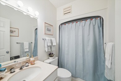 Primary ensuite bath includes a tub/shower combina