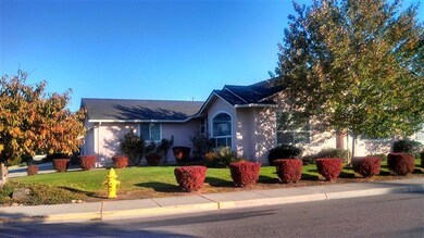 1102 Gate Park Dr, Central Point, OR 97502 - photo 2