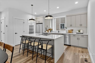 1719 S Rock View Ln, Boise, ID 83705 - photo 2