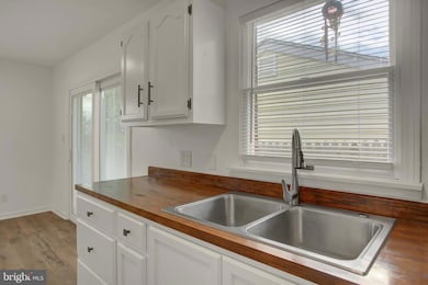 16944 Shinham Rd, Hagerstown, MD 21740 - photo 7