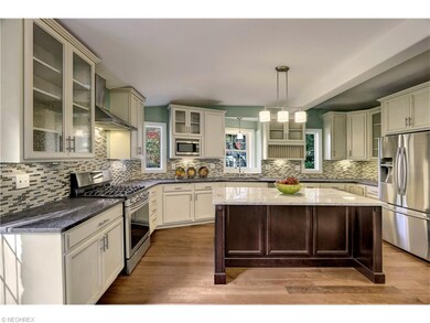 A dazzling all-new gourmet kitchen with plenty of 