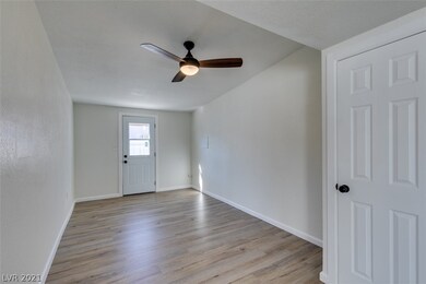 Den/Dinning room