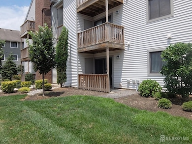 5307 Ravens Crest Dr, Plainsboro, NJ 08536 - photo 2