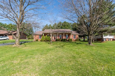 180 Cambridge Dr, Stuarts Draft, VA 24477 - photo 2