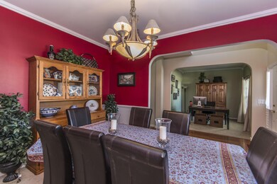 Dining to Butler's Pantry