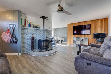 1935 SW 20th St, Redmond, OR 97756 - photo 4