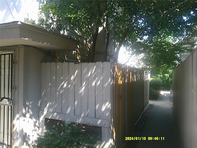 5670 Birchmont Dr unit C, Houston, TX 77091 - photo 3