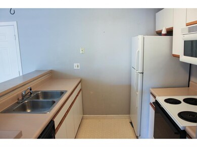 412 Hildred Dr, Burlington, VT 05401 - photo 5