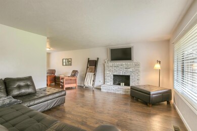 916 Pittview Ct, Central Point, OR 97502 - photo 4