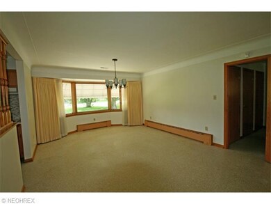 Spacious Dining room with Bay window! Entertain fo