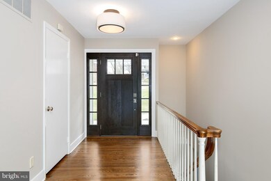 11302 Wedge Dr, Reston, VA 20190 - photo 2