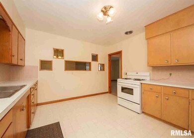 1225 E Dover Ct, Davenport, IA 52803 - photo 7