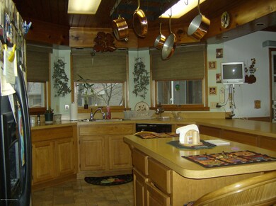Kitchen with center isle