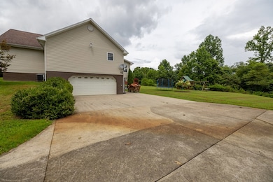 200 Saint Barts Dr, Hazard, KY 41701 - photo 3