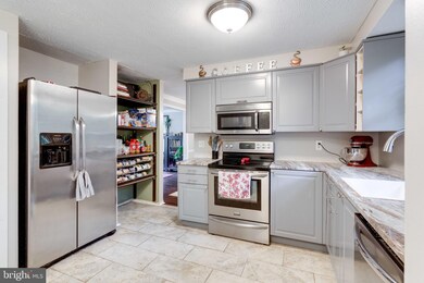 15508 Laurel Ridge Rd, Dumfries, VA 22025 - photo 2