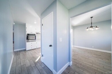 457 W Deodar Ln, Lemoore, CA 93245 - photo 5