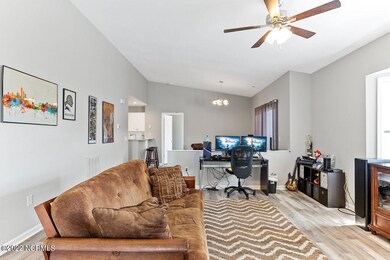 003_4148_breezewood_dr_apt._204-3