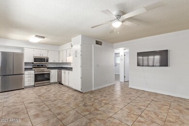 04 University 2452 Kitch LR 2