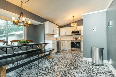 6902 Roseborough Ct, Louisville, KY 40228 - photo 7