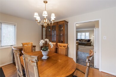 Also features direct access to kitchen