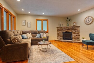 8 Forest Rd, Burlington, MA 01803 - photo 4