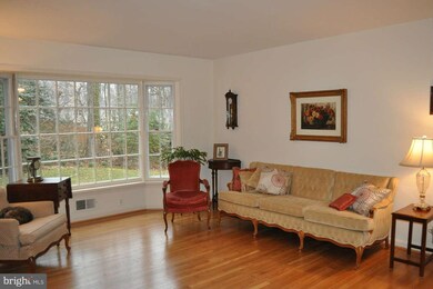9114 Hamilton Dr, Fairfax, VA 22031 - photo 2
