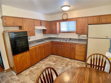 208 Parmer Dr, Des Moines, IA 50315 - photo 4