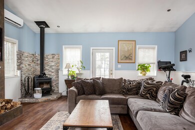446 Intervale Rd New-print-006-001-Livng