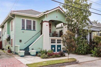 Well-maintained & 1 block from the MS River, 3 blo