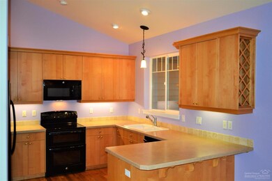 1643 NW Ivy Ave, Redmond, OR 97756 - photo 3