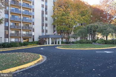 Woodlake Towers unit 821, Falls Church, VA 22044 - photo 4