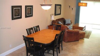 DINING/FAMILY ROOM