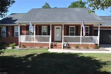 619 Old Castle Dr, Randleman, NC 27317 - photo 2